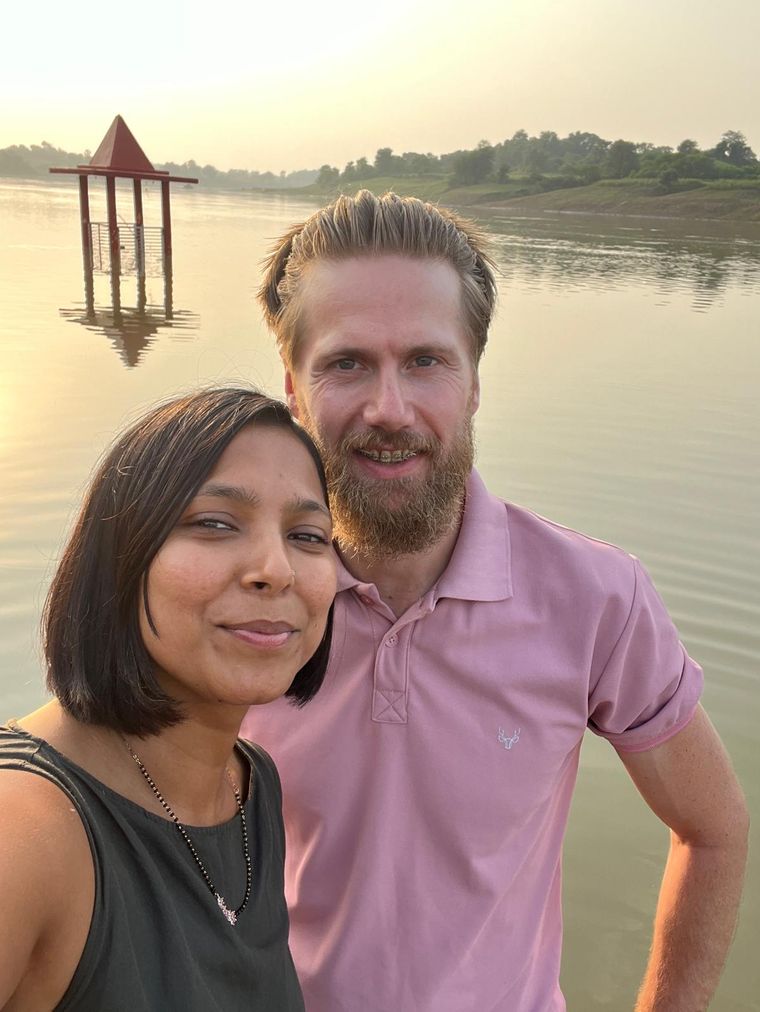 Yasha and Diederik at sunset on the Narmada